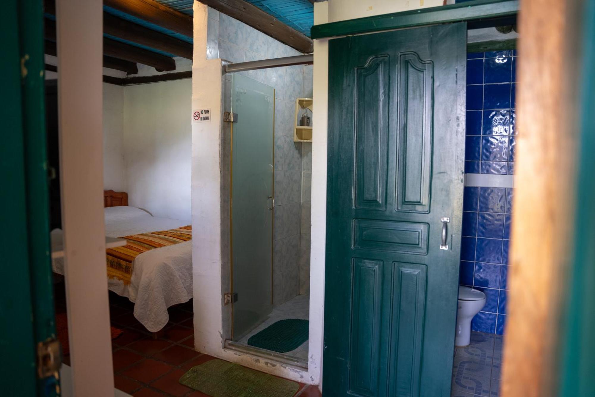 Hosteria Colibri Aeropuerto Tababela Extérieur photo